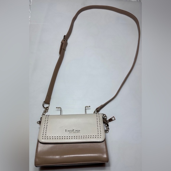 Bebe Los Angeles Shoulder Bag Purse Chain Strap Tan Cream Gold Button Zip Pocket - Picture 4 of 9